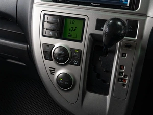 Хетчбэк Toyota Ractis 2009 года, 749000 рублей, Тюмень