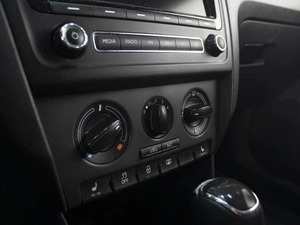 Лифтбек Skoda Rapid 2014 года, 920000 рублей, Омск