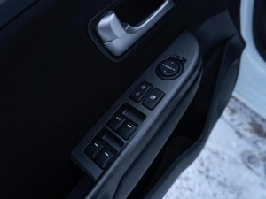 Седан Kia Rio 2014 года, 949000 рублей, Саратов