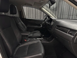 Внедорожник Mitsubishi Outlander 2016 года, 1689000 рублей, Красноярск