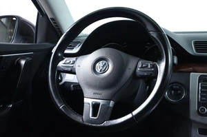 Седан Volkswagen Passat 2011 года, 1099000 рублей, Новосибирск