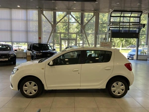 Хэтчбек Renault Sandero 2015 года, 620000 рублей, Орёл
