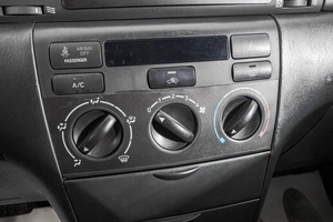 Хетчбэк Toyota Corolla 2005 года, 829000 рублей, Барнаул