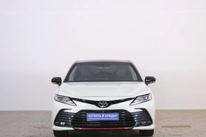 Седан Toyota Camry 2021 года, 2759000 рублей, Омск