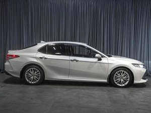 Седан Toyota Camry 2021 года, 2949000 рублей, Тюмень
