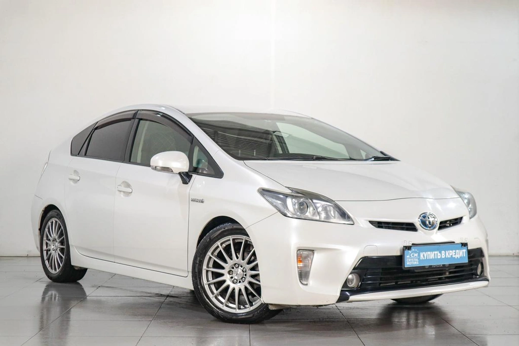 Лифтбек Toyota Prius 2015 года, 1539000 рублей, Челябинск