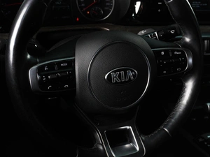 Седан Kia K5 2020 года, 2390000 рублей, Красный Пахарь