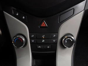 Седан Chevrolet Cruze 2011 года, 624000 рублей, Тюмень