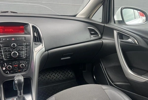 Хетчбэк Opel Astra 2012 года, 740000 рублей, Солонцы
