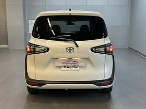 Минивэн Toyota Sienta 2020 года, 1727000 рублей, Красноярск