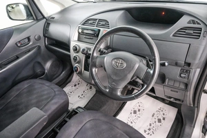 Хетчбэк Toyota Ractis 2006 года, 629000 рублей, Красноярск