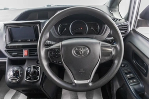 Минивэн Toyota Noah 2015 года, 1889000 рублей, Барнаул