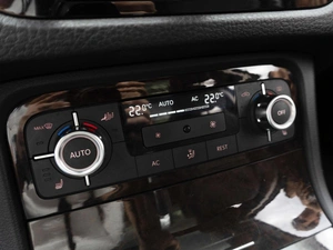 Внедорожник Volkswagen Touareg 2011 года, 2419000 рублей, Саратов