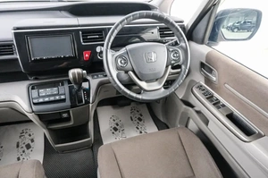 Минивэн Honda Stepwgn 2017 года, 1679000 рублей, Красноярск