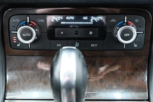 Внедорожник Volkswagen Touareg 2014 года, 2349000 рублей, Омск