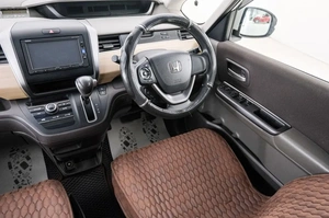 Минивэн Honda Freed 2017 года, 1389000 рублей, Красноярск