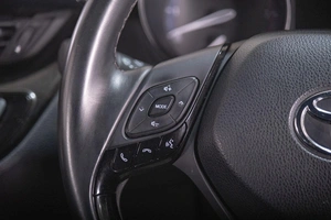 Внедорожник Toyota C-HR 2019 года, 2049000 рублей, Томск