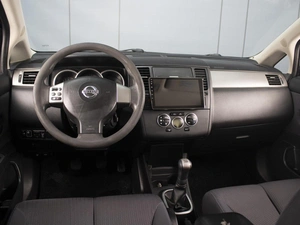 Хетчбэк Nissan Tiida 2007 года, 520000 рублей, Омск