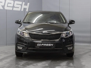 Седан Kia Rio 2017 года, 1040000 рублей, Омск