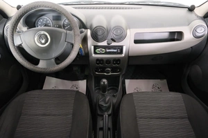 Седан Renault Logan 2011 года, 689000 рублей, Омск