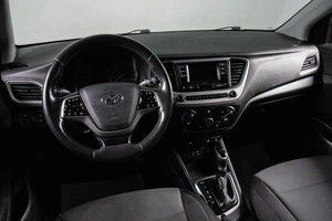 Седан Hyundai Solaris 2017 года, 1469000 рублей, Сургут