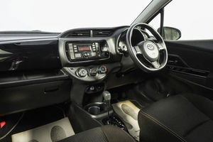 Хетчбэк Toyota Vitz 2019 года, 1249000 рублей, Новосибирск