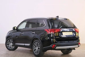 Внедорожник Mitsubishi Outlander 2018 года, 3249000 рублей, Омск