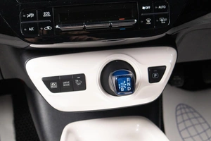 Лифтбек Toyota Prius 2016 года, 1969000 рублей, Оренбург