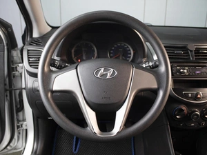 Хетчбэк Hyundai Solaris 2015 года, 780000 рублей, Омск