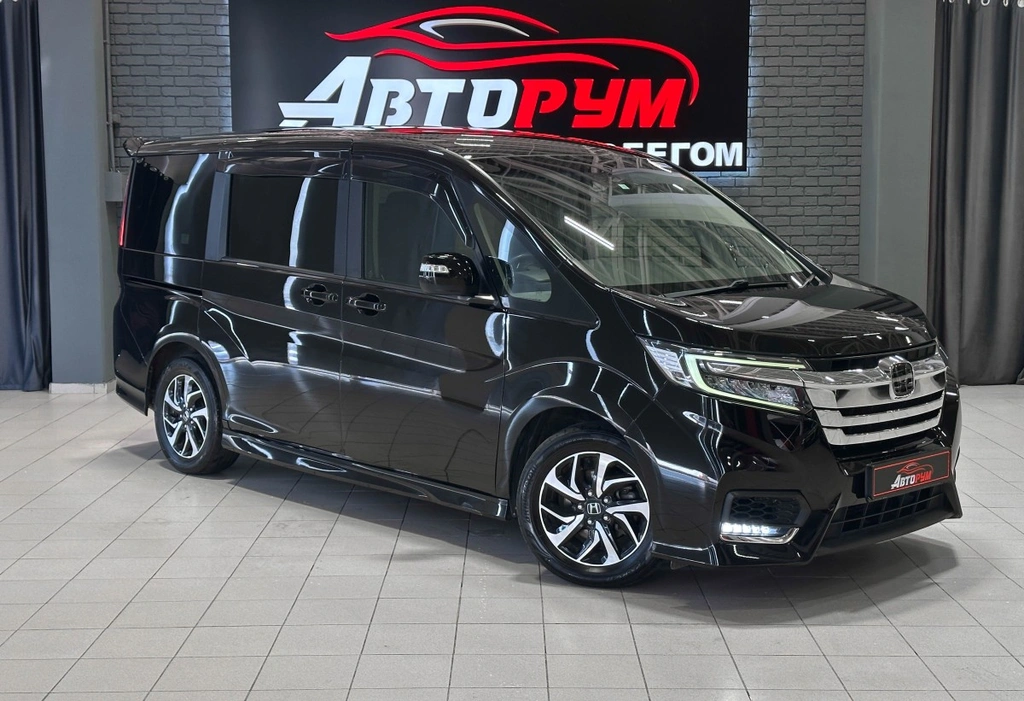 Минивэн Honda Stepwgn Spada 2017 года, 1897000 рублей, Красноярск