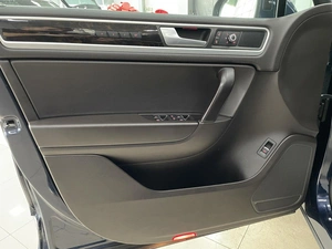 Внедорожник Volkswagen Touareg 2013 года, 1987000 рублей, Солонцы