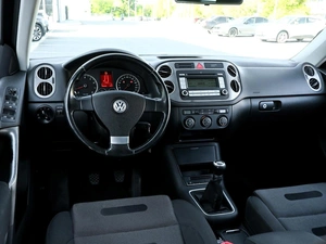 Внедорожник Volkswagen Tiguan 2008 года, 1100000 рублей, Волгоград