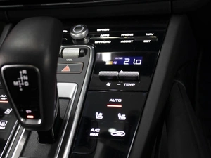 Внедорожник Porsche Cayenne 2018 года, 6980000 рублей, Омск