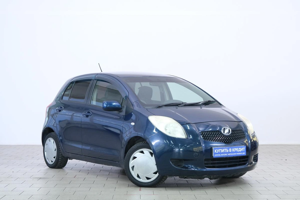 Хетчбэк Toyota Vitz 2005 года, 489000 рублей, Омск