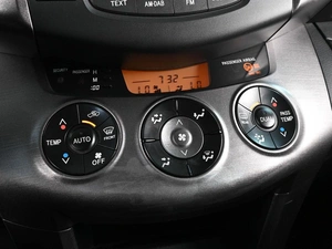 Внедорожник Toyota RAV4 2012 года, 1399000 рублей, Ростов-на-Дону