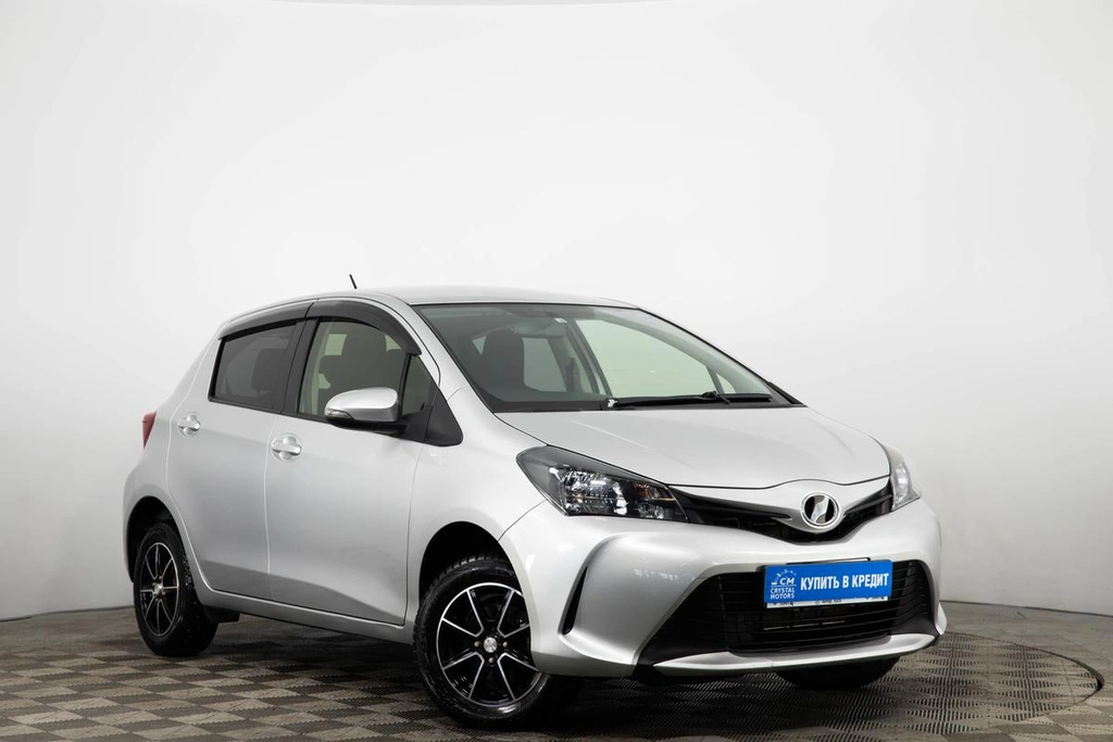 Хетчбэк Toyota Vitz 2016 года, 819000 рублей, Пермь
