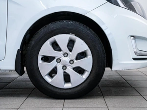 Седан Kia Rio 2012 года, 850000 рублей, Красноярск