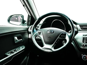 Седан Kia Rio 2017 года, 1090000 рублей, Красноярск