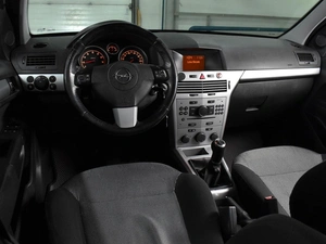 Седан Opel Astra 2010 года, 574000 рублей, Воронеж