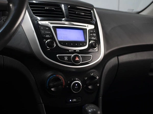 Седан Hyundai Solaris 2014 года, 950000 рублей, Омск
