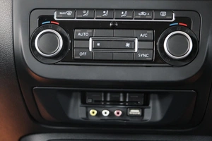 Внедорожник Volkswagen Tiguan 2015 года, 1629000 рублей, Омск