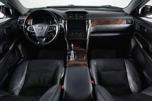 Седан Toyota Camry 2017 года, 2199000 рублей, Сургут