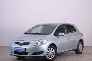 Хетчбэк Toyota Auris 2008 года, 699000 рублей, Омск