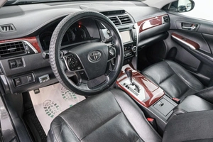 Седан Toyota Camry 2013 года, 1999000 рублей, Красноярск