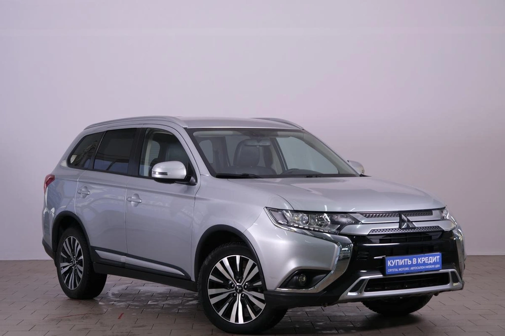Внедорожник Mitsubishi Outlander 2018 года, 2349000 рублей, Омск