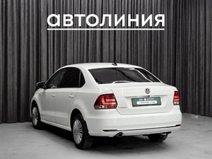 Седан Volkswagen Polo 2017 года, 1040000 рублей, Красноярск