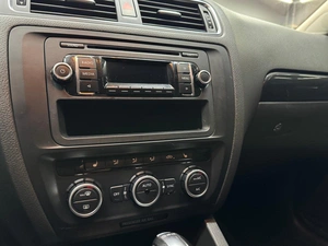 Седан Volkswagen Jetta 2012 года, 1047000 рублей, Красноярск