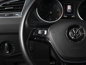 Внедорожник Volkswagen Tiguan 2018 года, 3390000 рублей, Омск