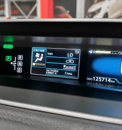 Лифтбек Toyota Prius 2016 года, 1697000 рублей, Красноярск