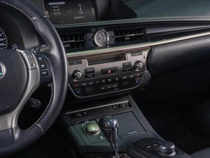 Седан Lexus ES 2015 года, 2399000 рублей, Сургут